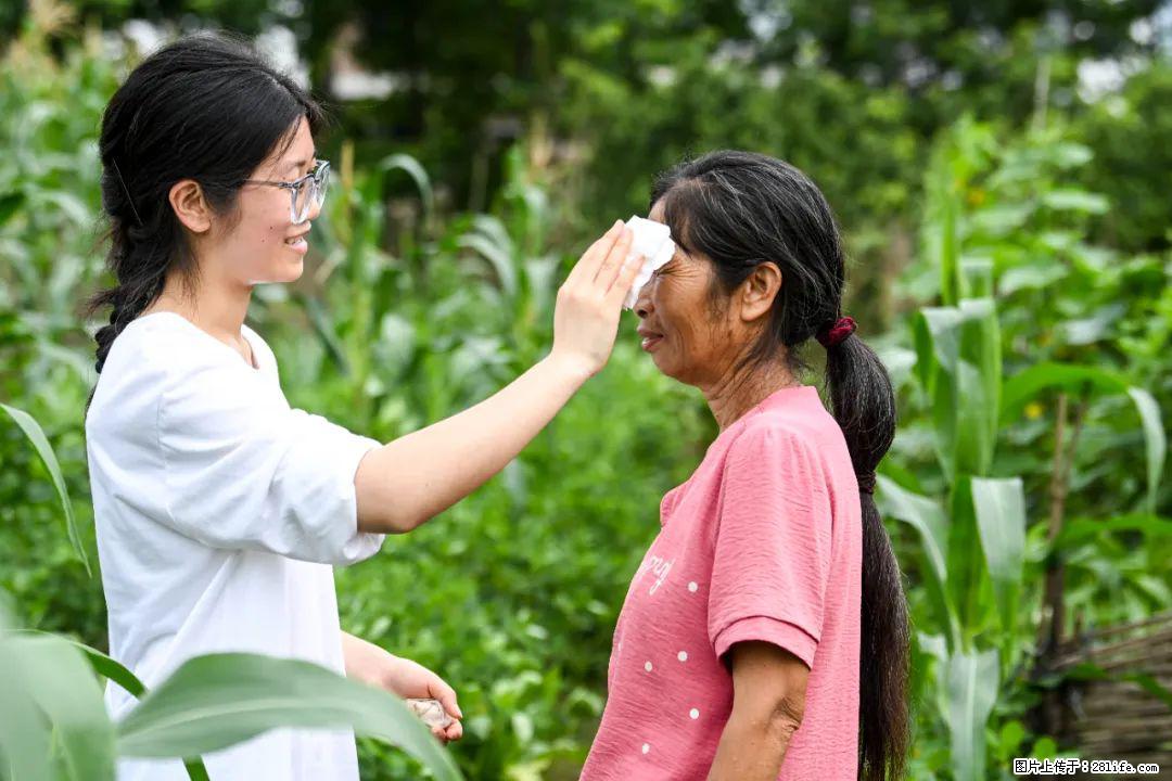全网追的“扁担女孩”,找了一份暑假工,时薪12元 - 鹰潭生活资讯 - 鹰潭28生活网 yingtan.28life.com