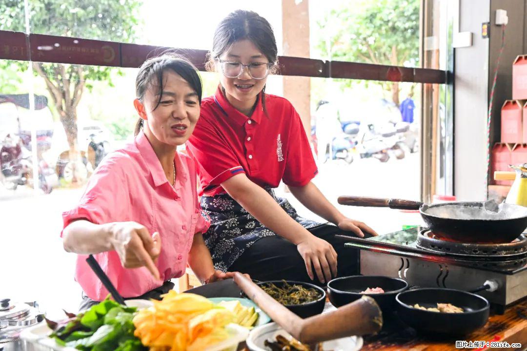 全网追的“扁担女孩”,找了一份暑假工,时薪12元 - 鹰潭生活资讯 - 鹰潭28生活网 yingtan.28life.com